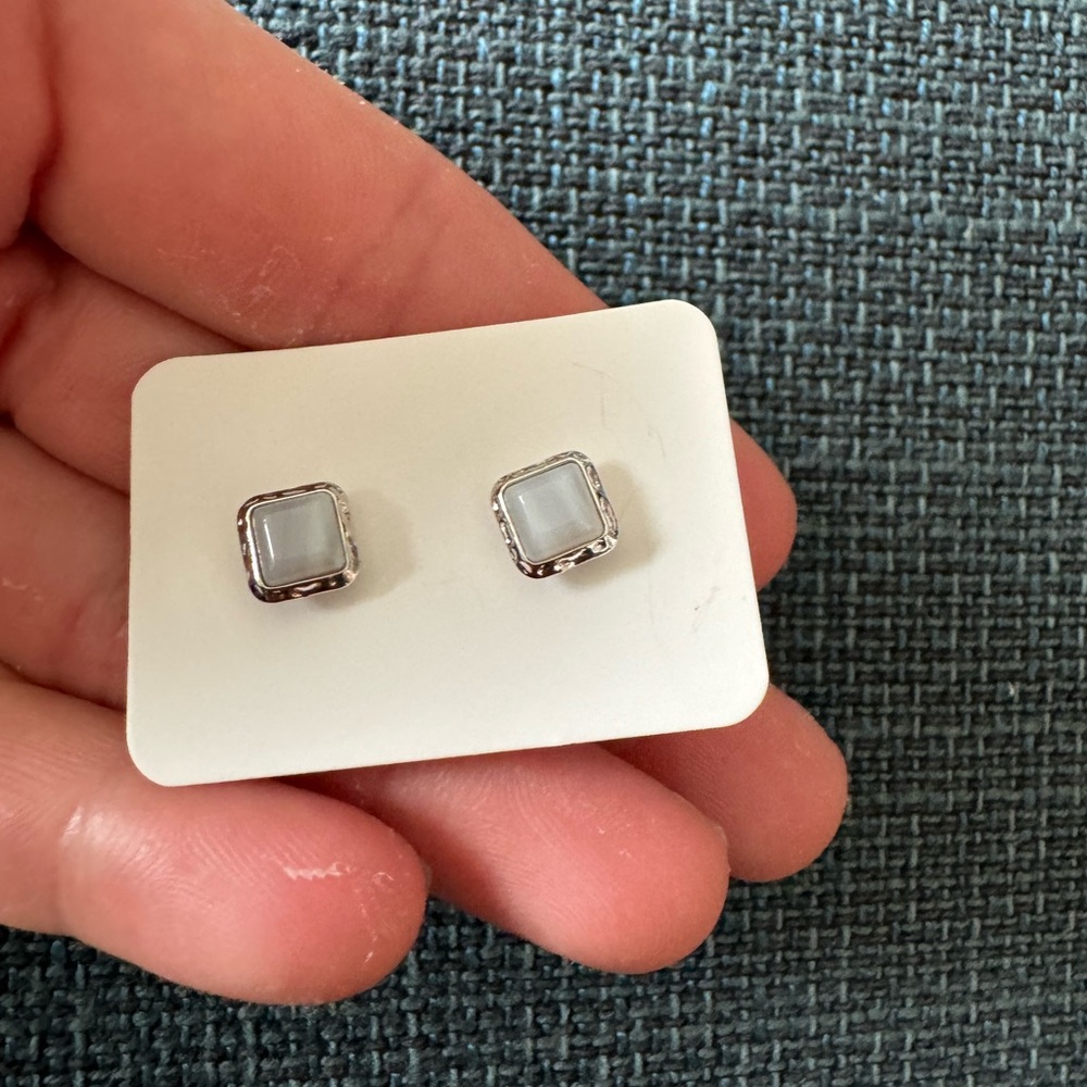 $ firm Kendra Scott Square Agate Studs